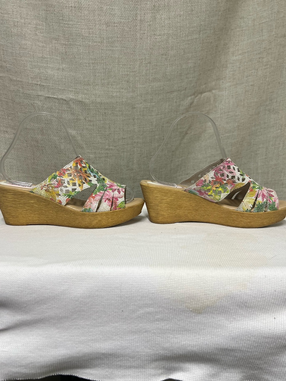 Spring Step Floral Multi-Color Wedge Sandals - Picture 3 of 7